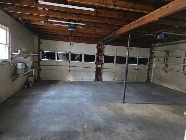 Building Photo - 3 Bedroom 1.5 Bath Mobile Home. Please read Description!
