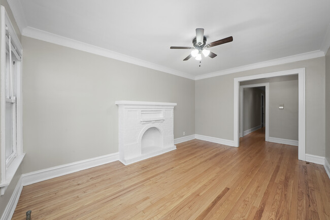 Building Photo - Massive (1255 SF)  2br/1ba in Oak Park's m...