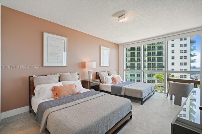 Building Photo - 1750 N Bayshore Dr