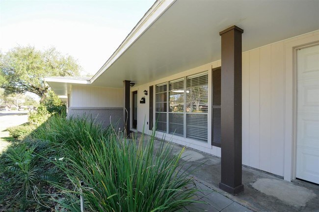 Building Photo - 5415 Darnell St