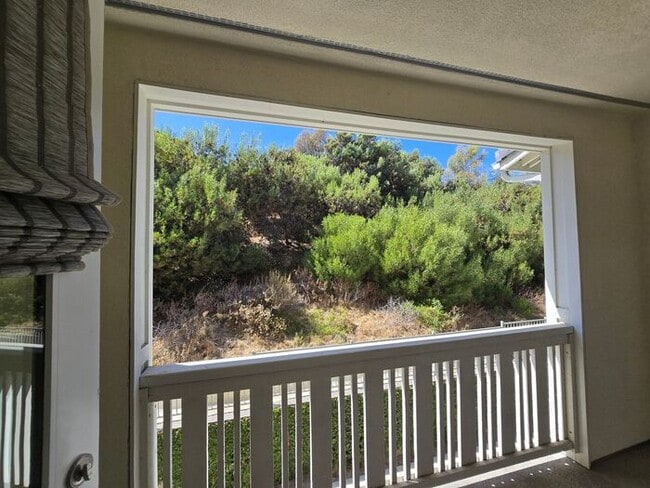 Building Photo - Modern Oceanside Home with Spacious Layout in a Desirable Community