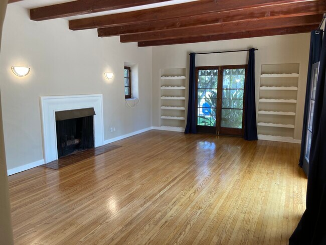 Building Photo - 1533 Kelton Ave