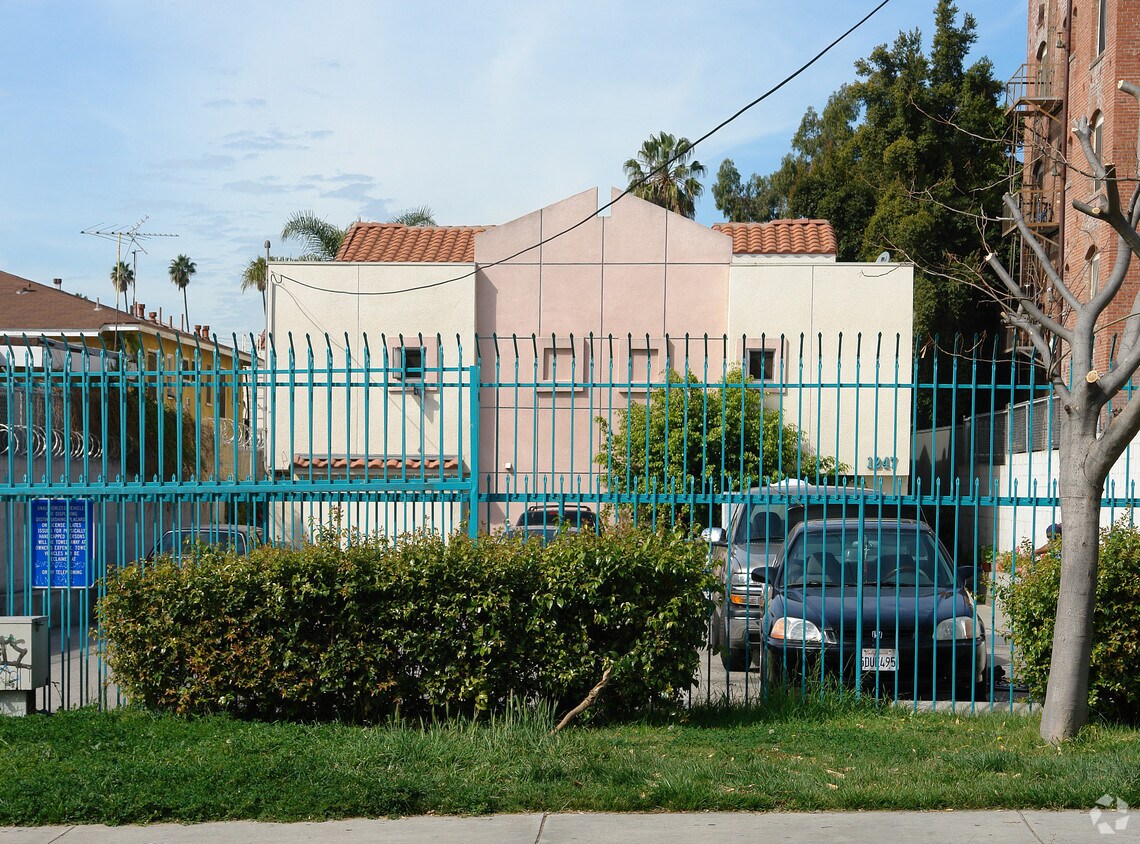 Foto del edificio - 1240-1246 N Berendo St