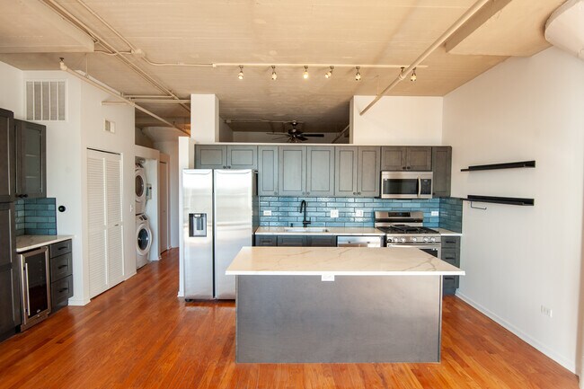 Building Photo - 1524 S Sangamon St