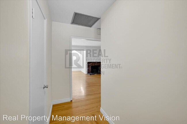 Building Photo - 3 br, 2 bath House - 3557 Burritt Way