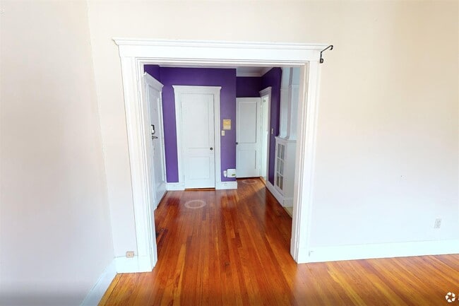 Building Photo - 10 Gray St