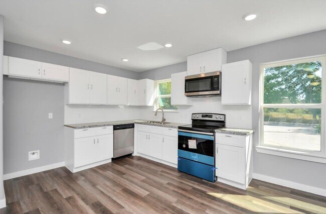 Foto del edificio - For Lease | 3 Bed, 2 Bath | 1,150 Sq Ft | Warwick Place |