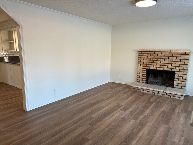 Foto del edificio - 1721 S Raymond St
