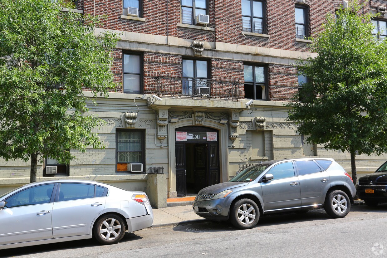 Building Photo - 601 W 191st St