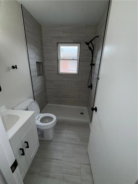 Foto del edificio - 9654 Selby Pl