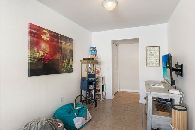 Foto del edificio - 2543 Sunny Breeze Ave