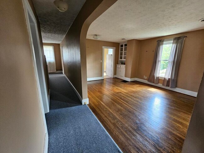 Foto del edificio - 528 N Madriver St