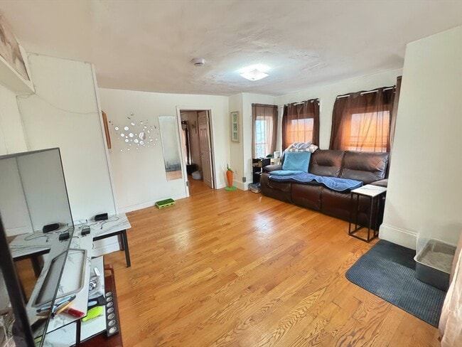 Building Photo - 22 Almont St