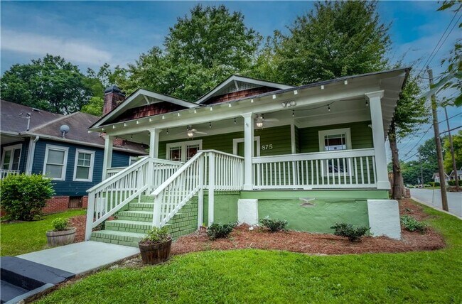 Building Photo - 875 Oakhill Ave SW