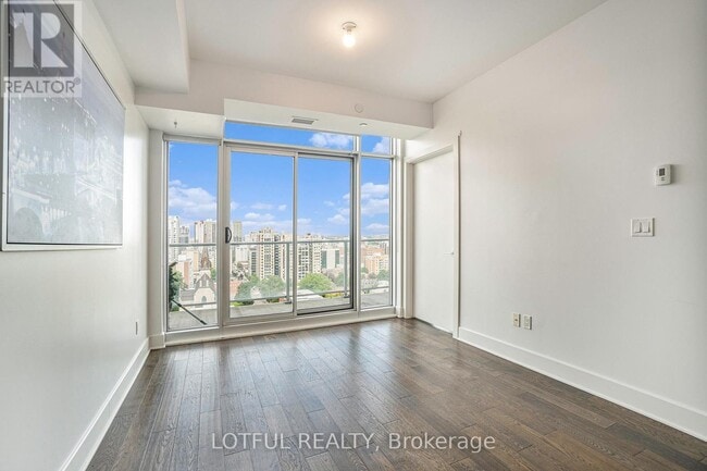 Photo du bâtiment - 255 Bay St