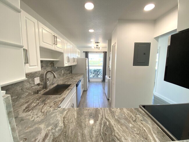 Foto del edificio - 2450 Black Olive Blvd