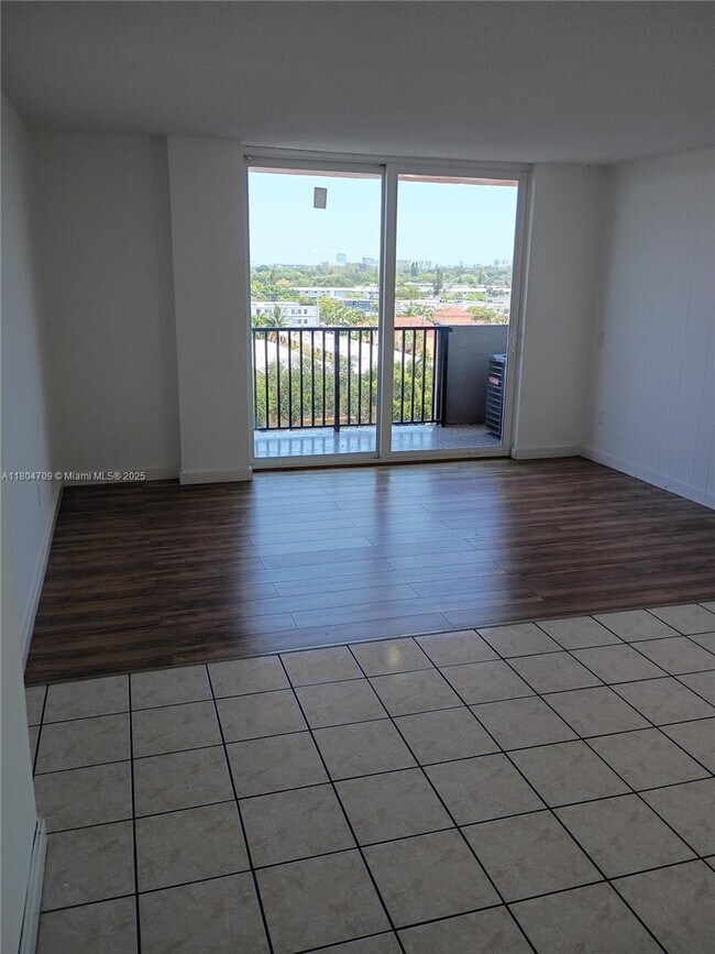 Foto del edificio - 2075 NE 164th St
