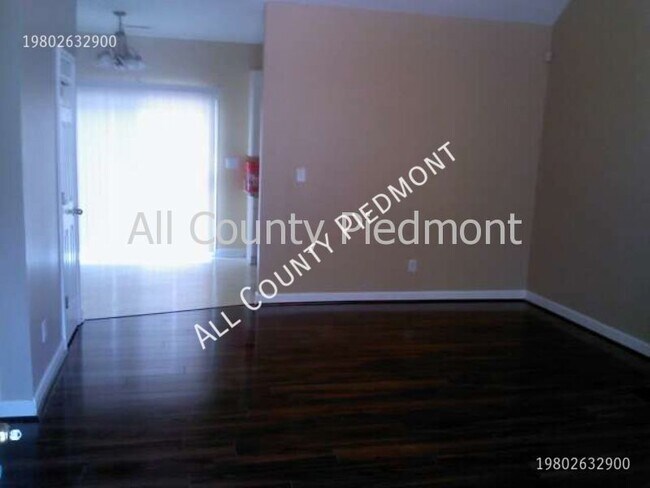Foto del edificio - 9819 Forest Run Ln