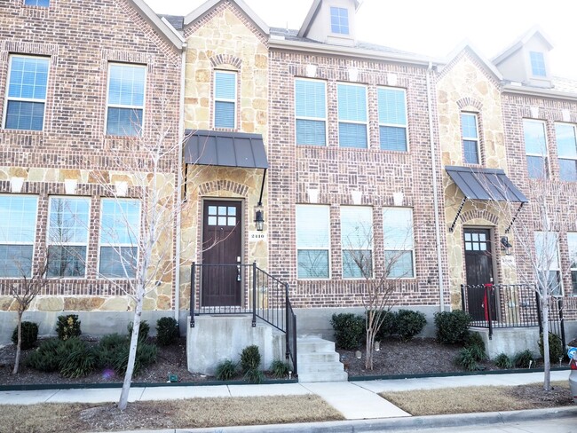 Foto del edificio - 3 Bed 3.5 Bath Townhouse in Lewisville