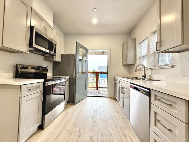 Building Photo - 2392 Karen Ct