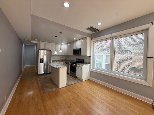 Building Photo - 2449 N Ridgeway Ave
