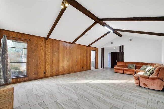 Building Photo - 10706 Sagebluff Dr