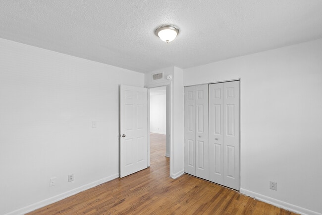 Foto del edificio - 922 Holmes Apartments