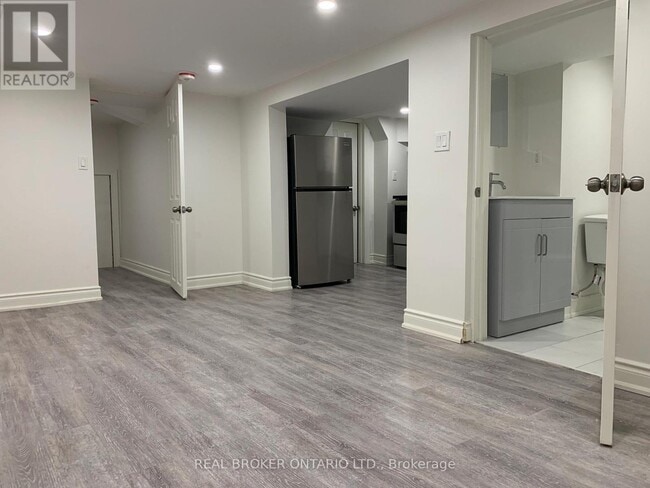 Building Photo - 12 Villa Rd