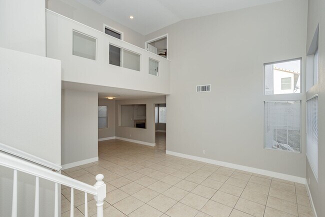 Foto del edificio - Spacious 6 Bed Home in Spring Valley