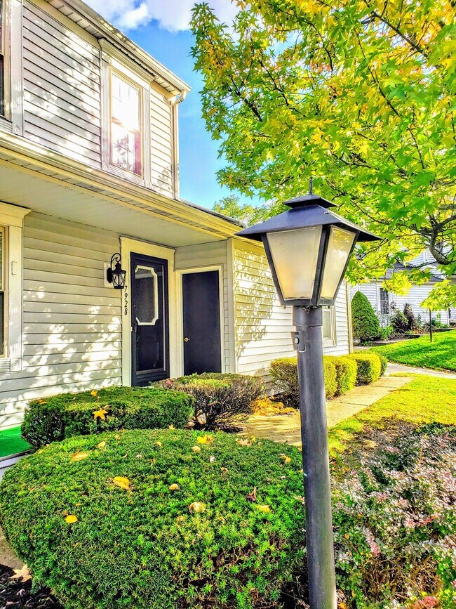 Foto del edificio - 7928 Amberly Cir NW