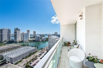 Building Photo - 950 Brickell Bay Dr