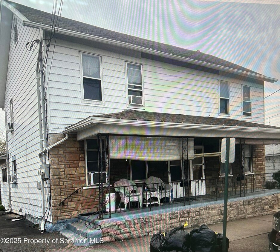 Primary Photo - 504 Storrs St