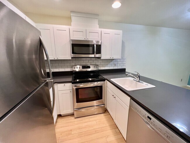 Foto del edificio - Underground Parking Spot!!!