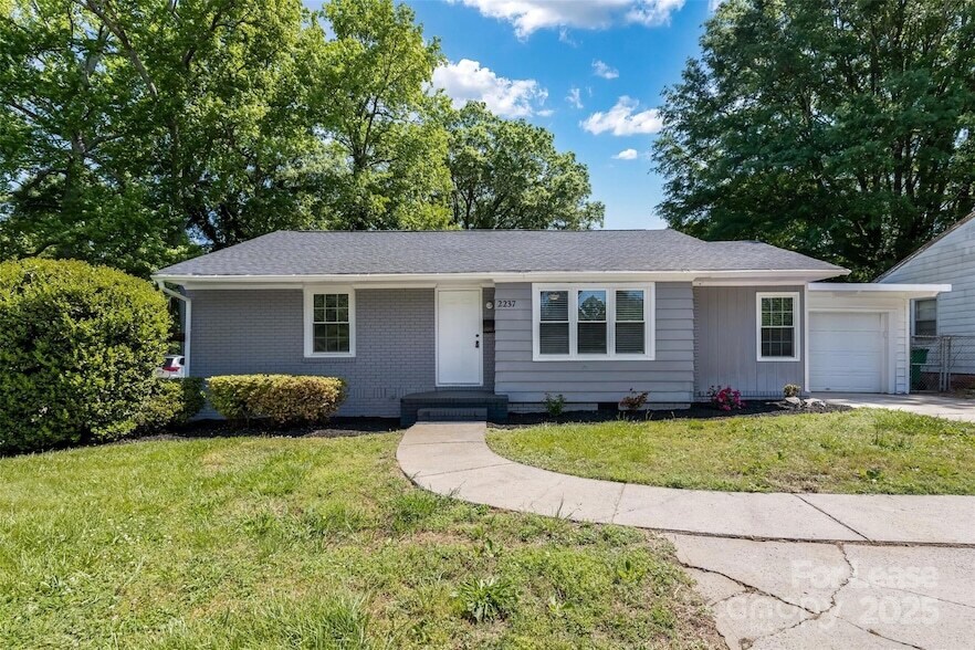 Foto principal - 2237 Ashley Rd