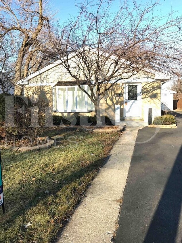 50 West Irving Park Road House Rental in Roselle, IL