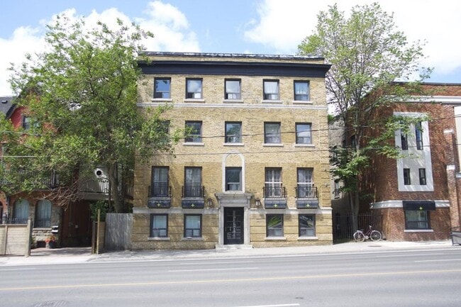 Building Photo - The Oaklands