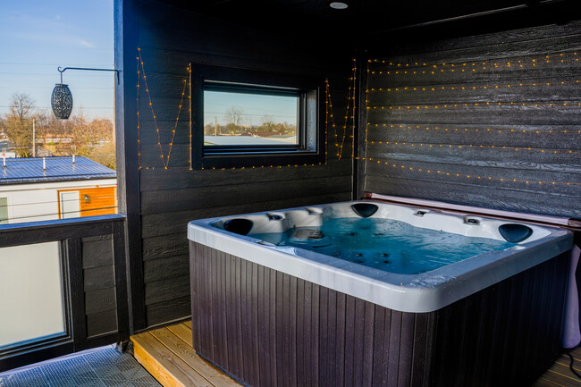 Hot tub area - 1460 Spann Ave