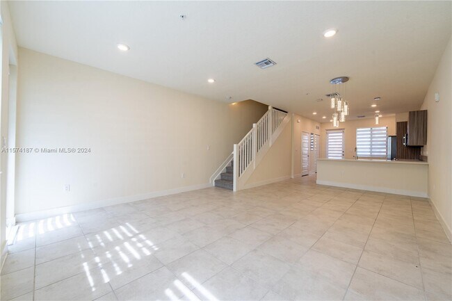 Foto del edificio - 6425 NW 103rd Place Unit 107