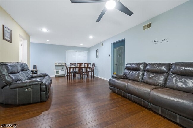 Building Photo - 56 Maple Ln