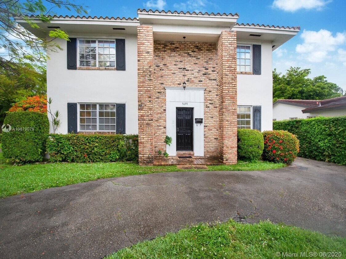 Foto principal - 5099 Ponce de Leon Blvd