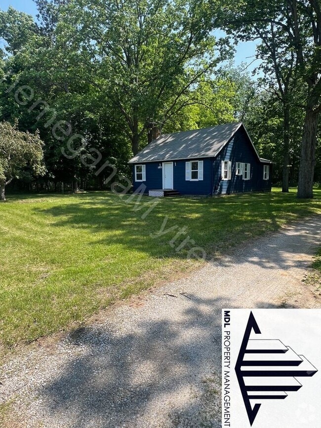 Building Photo - 1811 S 5 Mile Rd