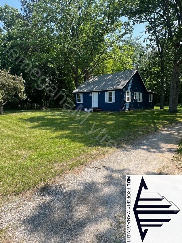 Primary Photo - Country Oasis 3 bed 2 bath home