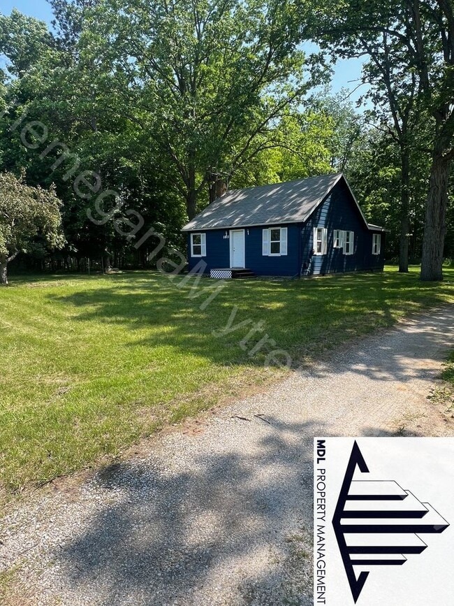 Building Photo - 1811 S 5 Mile Rd