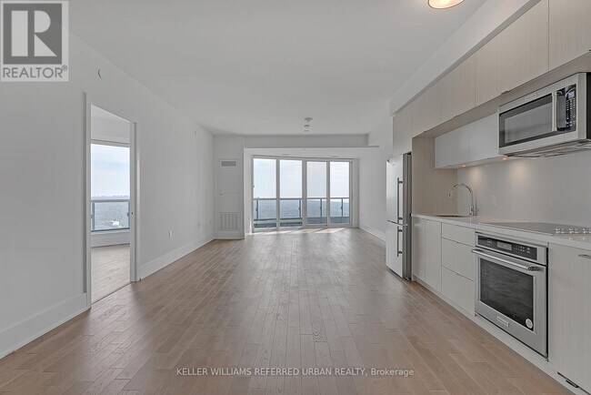 Photo du bâtiment - 585 Bloor St E