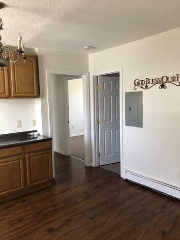 Building Photo - 83 W Rosemont Ave