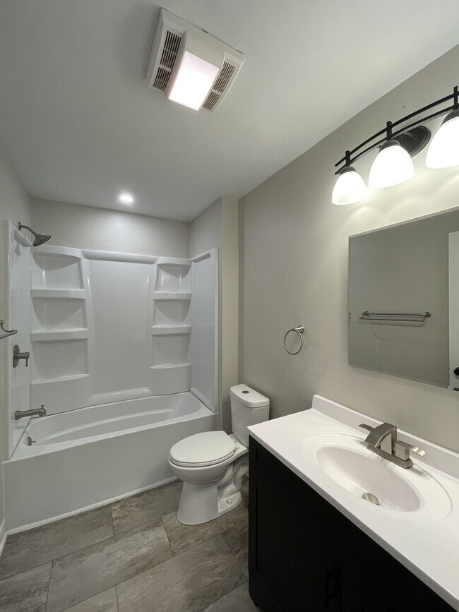 Building Photo - 595 W 17th St