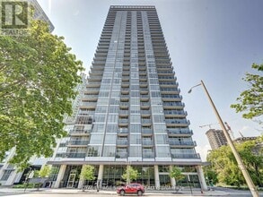 Building Photo - 223-2223 Webb Dr