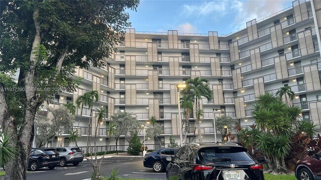 Foto del edificio - 20500 W Country Club Dr