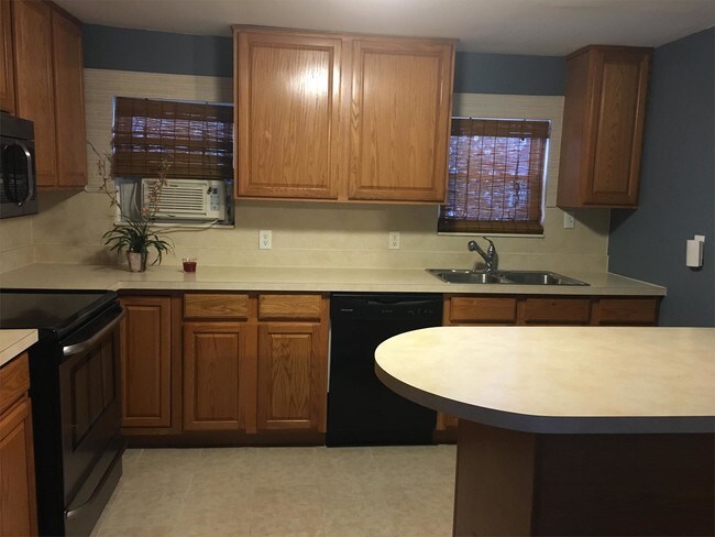 Foto del edificio - 4425 Fairway Dr