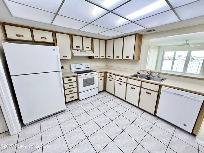 Building Photo - 1750 Commodore Blvd